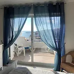 Beachfront 2 Bedroom Апартаменты