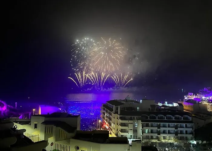 Beachfront 2 Bedroom *
