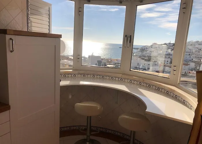 Beachfront 2 Bedroom *